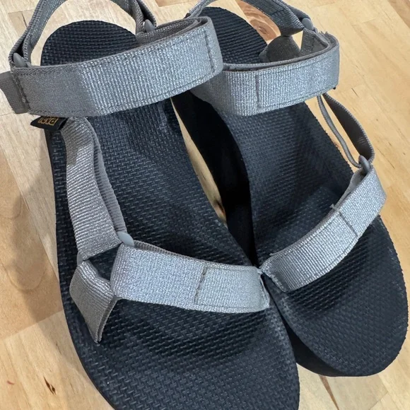 Teva Metallic Sandals with Black Sole - Picture 3 of 8